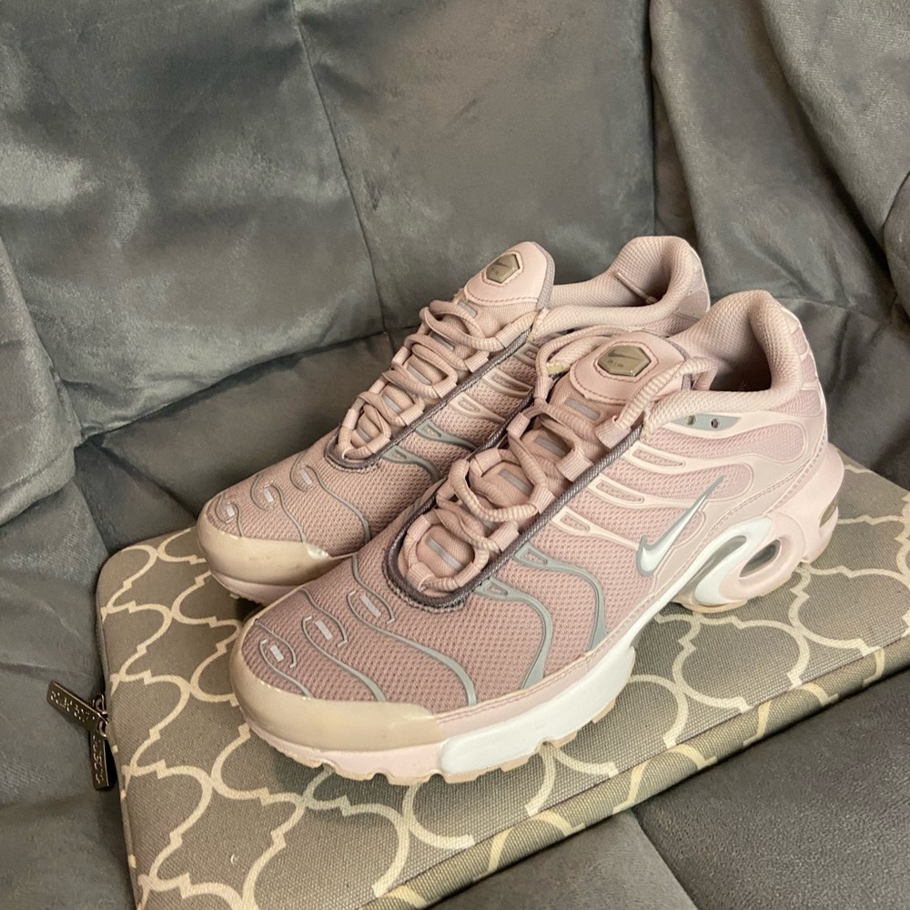 Nike Air Max Plus GS ‘Barely Rose’ (sz 6Y) - Picture 10 of 15